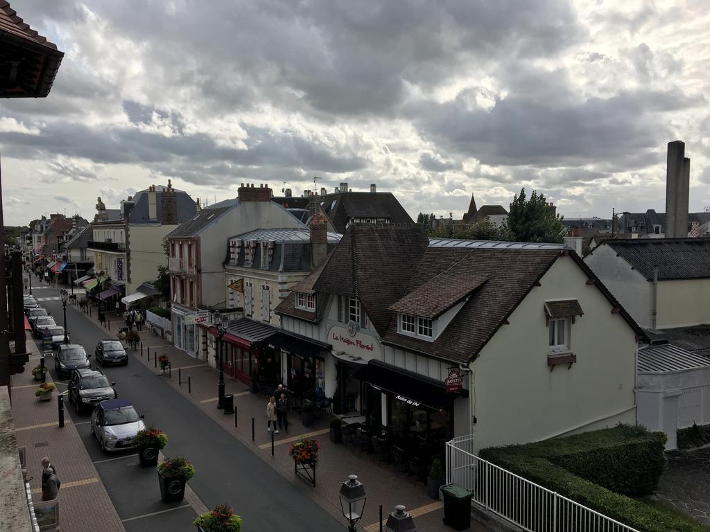 Hotel De Paris Cabourg Exterior photo